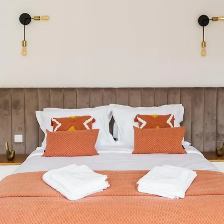 Bright Near Douro River - With Balcony פורטו