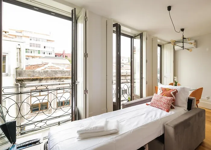 Bright Near Douro River - With Balcony דירה פורטו