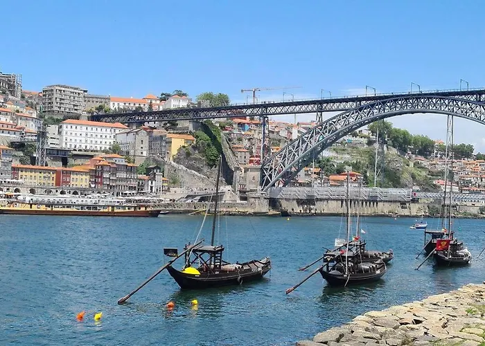 Bright Near Douro River - With Balcony * Porto