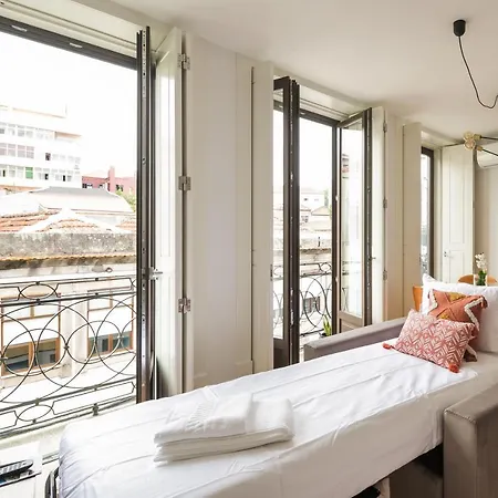 Bright Near Douro River - With Balcony アパート ポルト
