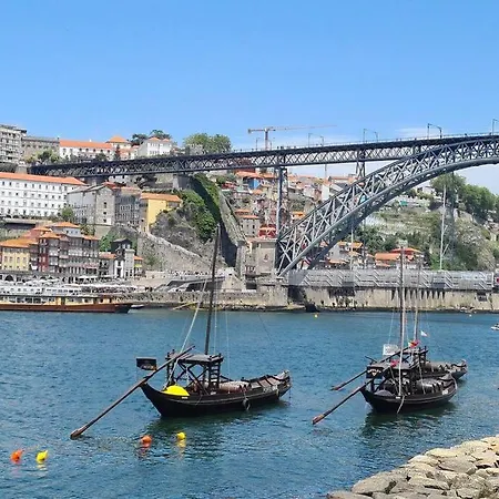 Bright Near Douro River - With Balcony * ポルト