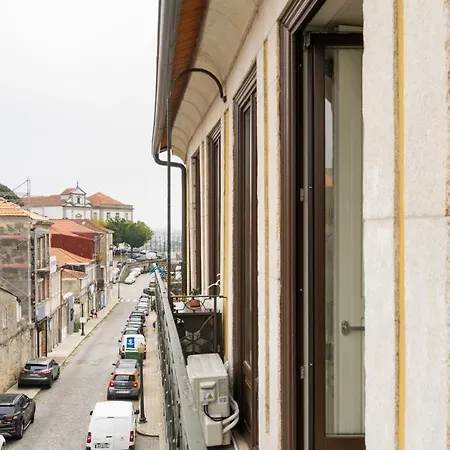 Bright Near Douro River - With Balcony ポルト